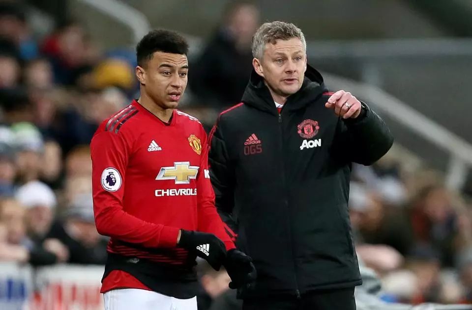 苏群：湖人每个人都在做牺牲 尤其是詹姆斯 蹲底角打无球.